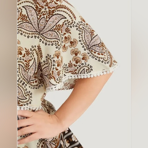 NEW Bloomchic Paisley V Neck Pompom Trim  Flutter Sleeve Top 2x - Picture 4 of 7